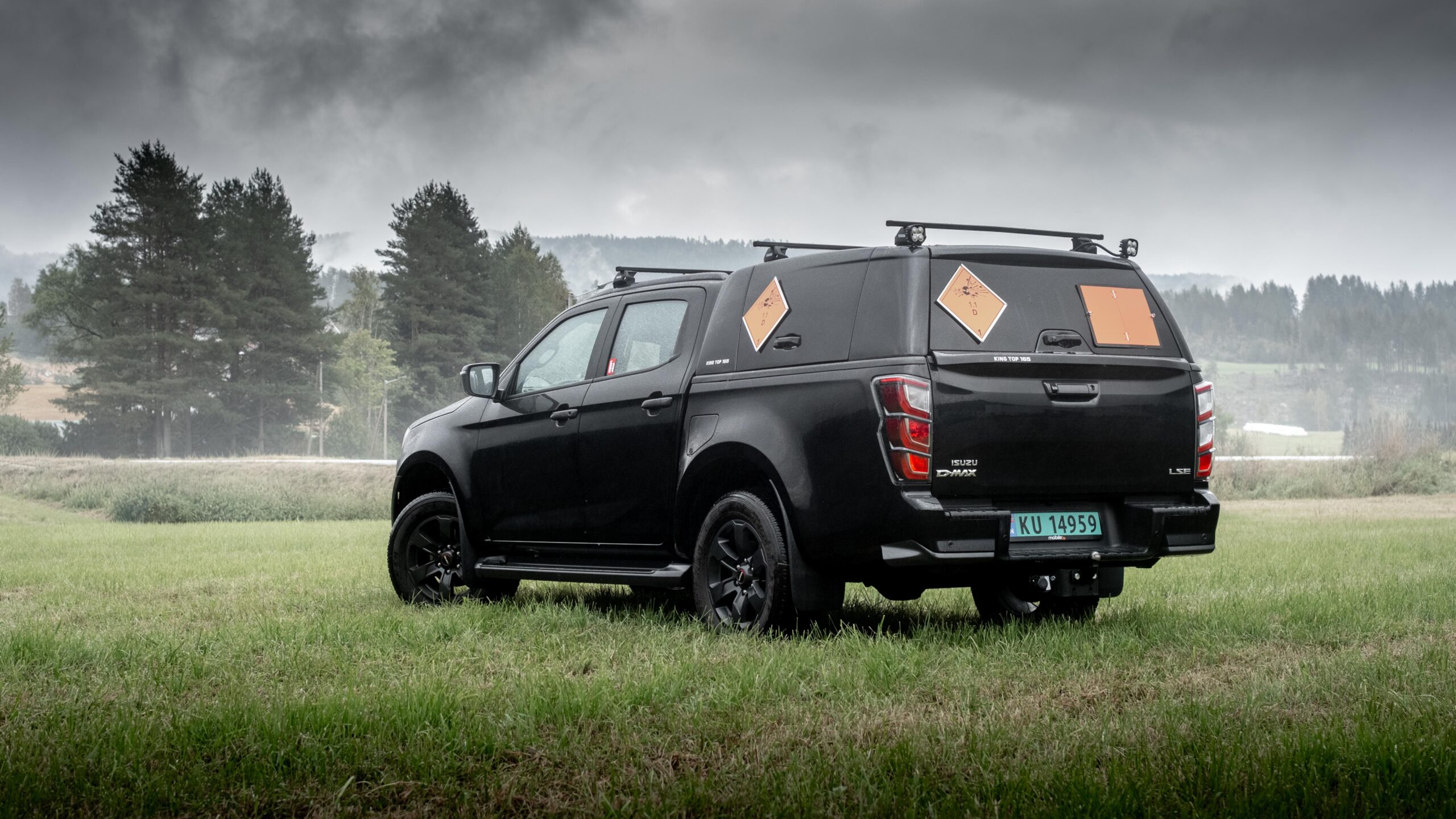 Isuzu D-Max ADR Pickup bakfra med ADR-skilting